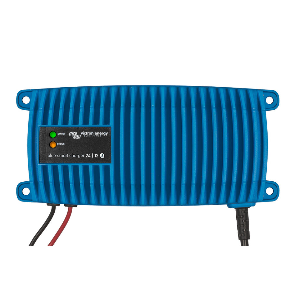 Cargador Victron Blue Smart IP67 resistente al agua, 24/12 (1), 120 V, aprobado por UL, NEMA 5-15 [BPC241247106]